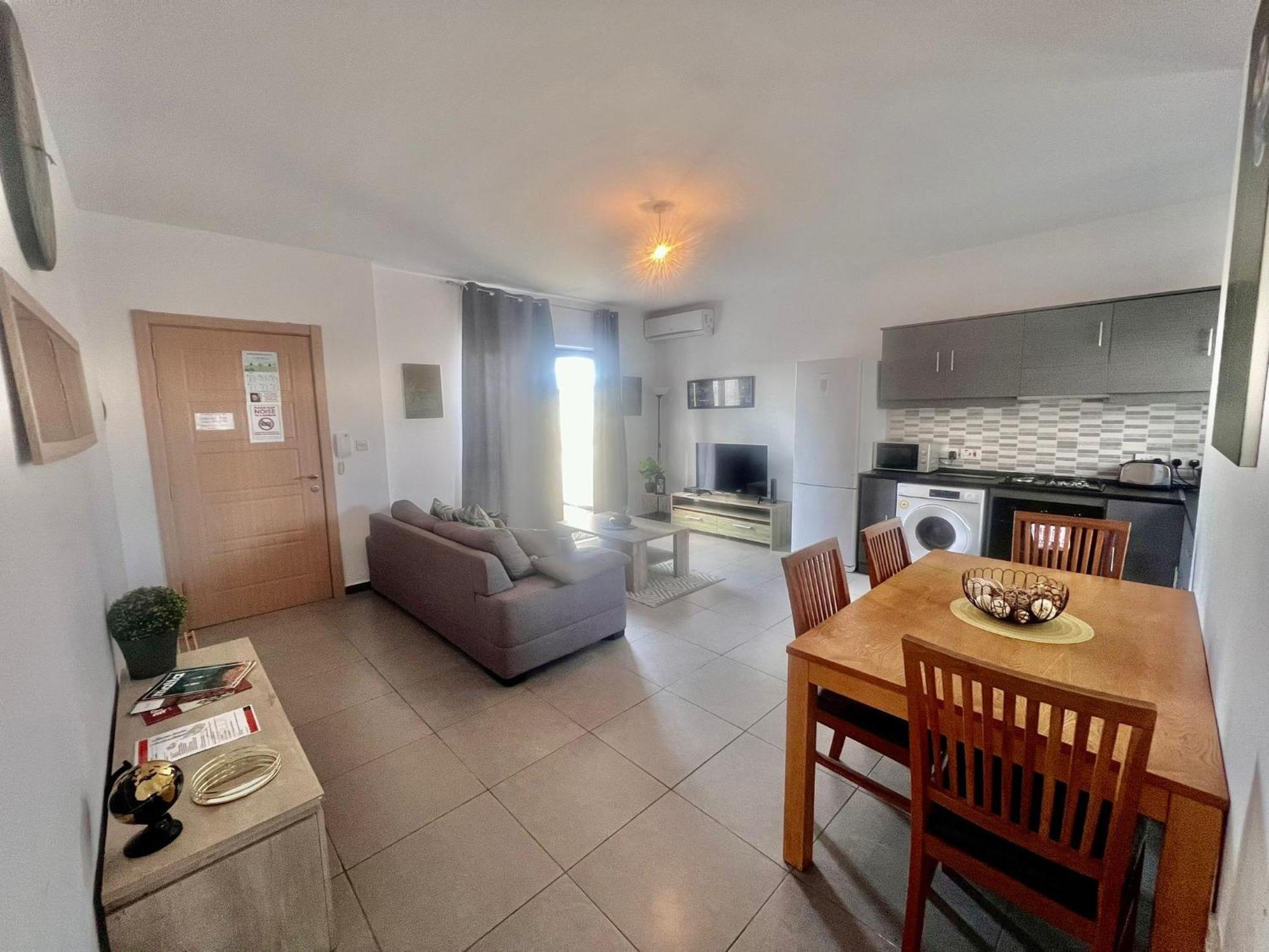 83/3-lovely 1 Bedroom Penthouse Appartement
